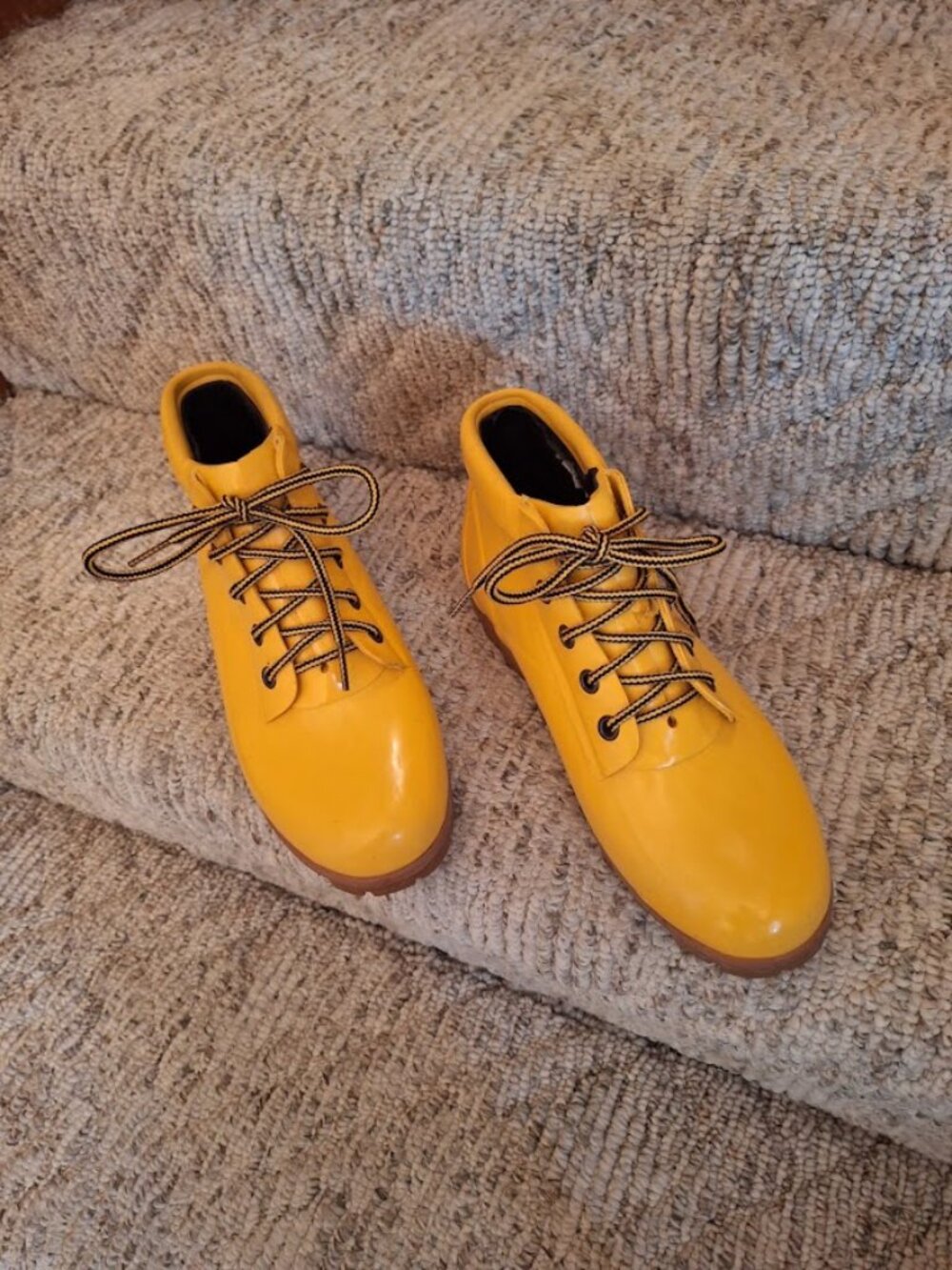 BRIGHT YEALLOW "LANDS END" RAIN BOOTS - SIZE 9